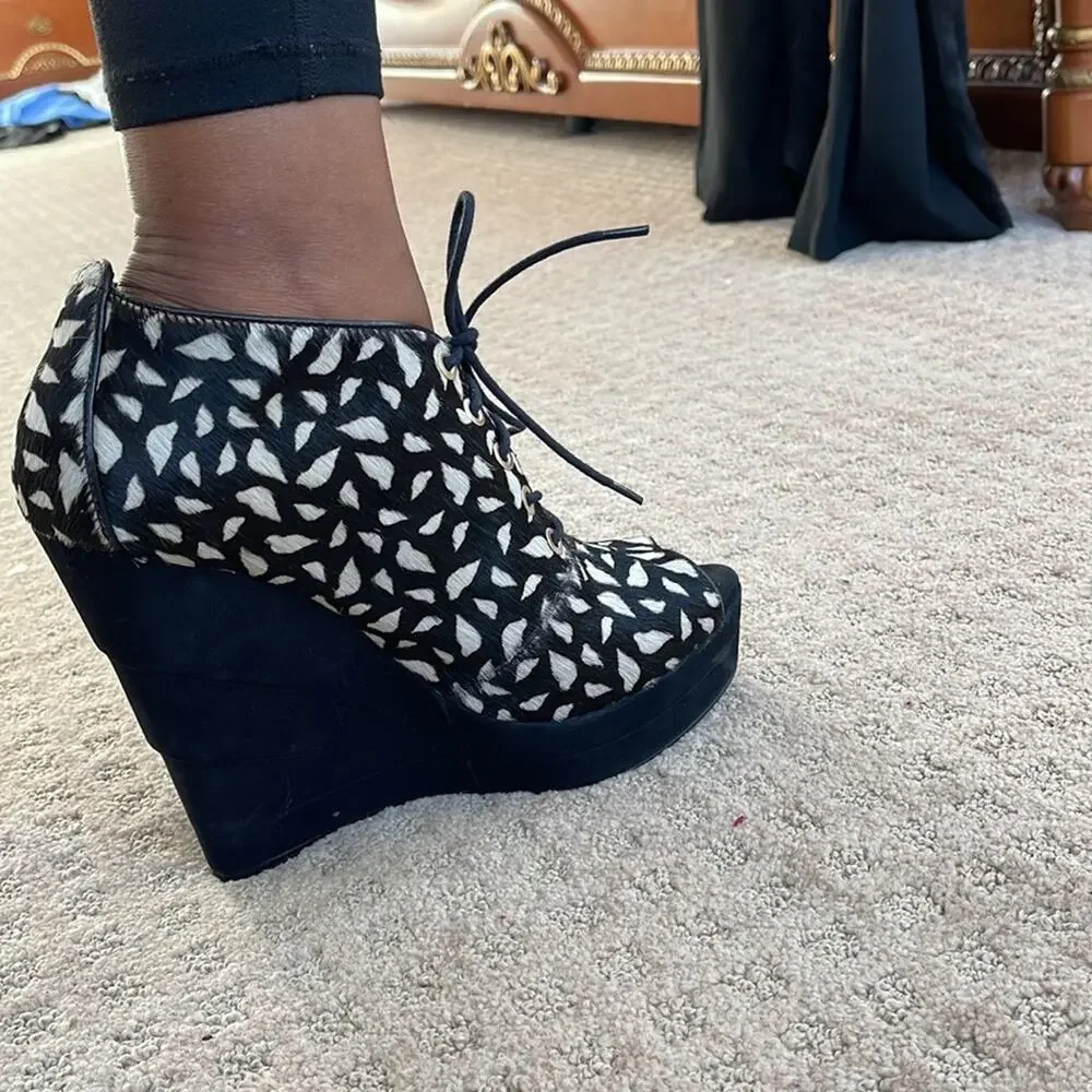 Diane Von Furstenberg Open Toes Wedge Ankle Boots Animal Print Size 8.5 M